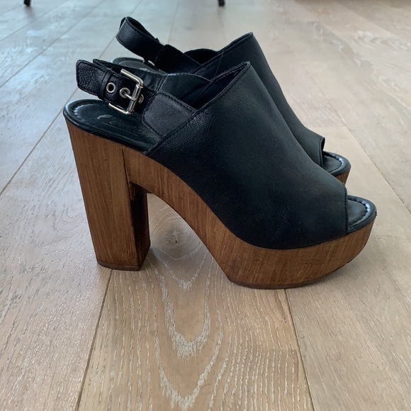 Wooden heel platform sandals | L’intervalle - Picture 2 of 3